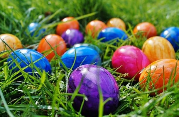 ¿Cuál es el origen de los huevos de Pascua y por qué hay un conejo?